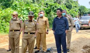 Bupati dan Wabup Butur Tinjau Langsung Jalan Rusak yang Akan Dibenahi