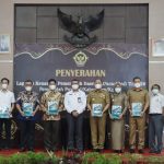 Bupati Konut Serahkan LKPD 2020 ke BPKP Sultra