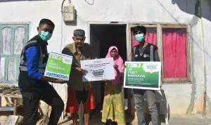 Bersama IZI Sultra, Bank Mega Syariah Cabang Kendari Salurkan Paket Ramadhan