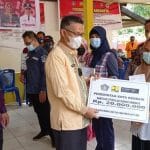 Wali Kota Kendari Serahkan Dana Stimulan Perbaikan Rumah Tidak Layak Huni