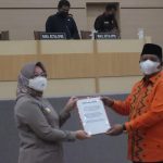 Pemkot Kendari Serahkan Tiga Raperda ke DPRD