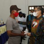 Wali Kota Kendari Serahkan Bantuan Kepada  790 Nelayan di Abeli dan Nambo