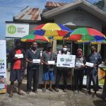 IZI Sultra Beri Bantuan Lapak Kepada Para Penjahit Sepatu di Kendari