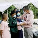 Wali Kota Kendari Serahkan Beasiswa kepada Anak Kurang Mampu dan Berprestasi