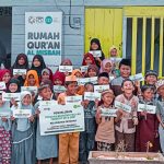 IZI Sultra Salurkan Beasiswa Pelajar di Wilayah Pesisir Petoaha Kendari