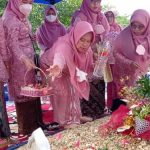 Peringati Hari Ibu, TP PKK Kendari Ziarah di Makam Agista Ariyani