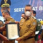 Serahkan Sertifikat BNSP, Wali Kota Kendari Harap UKM Miliki Semangat Tumbuh Bersama