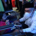 Wali Kota Kendari Serahkan Bantuan Masyarakat Penyandang Disabilitas
