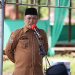 Bupati Konut Serahkan Bantuan di Kompleks Tahfizul Qur’an Nur Al-Bahr Kelurahan Tinobu