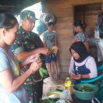 Masuk Dapur Warga, Babinsa Koramil Ranomeeto Implementasikan 6K