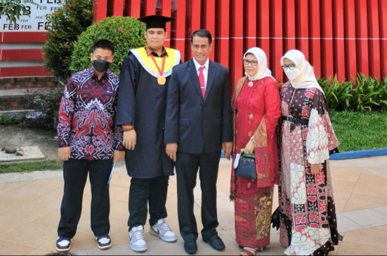 Lulus dengan IPK 3,92, Putra Mantan Mentan Kuasai 3 Bahasa