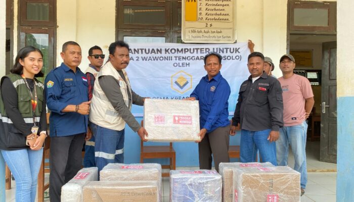 Percepatan Transformasi Digital, PT GKP Sumbang Komputer untuk Pelajar Wawonii