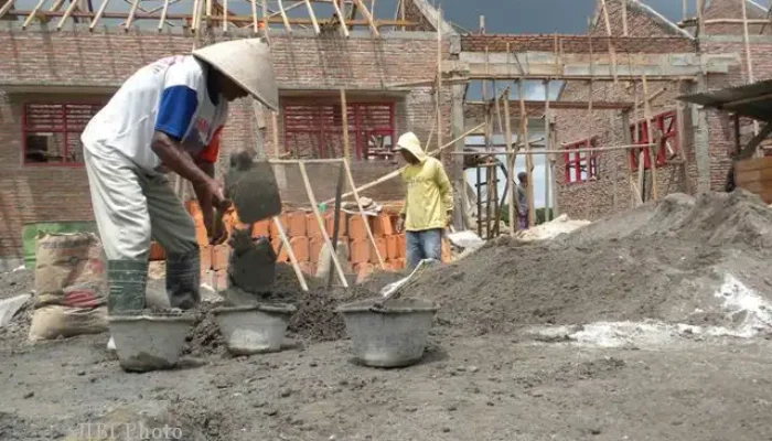 Tukang Renovasi Madrasah di Bombana Klarifikasi, Upah Akan Dibayar