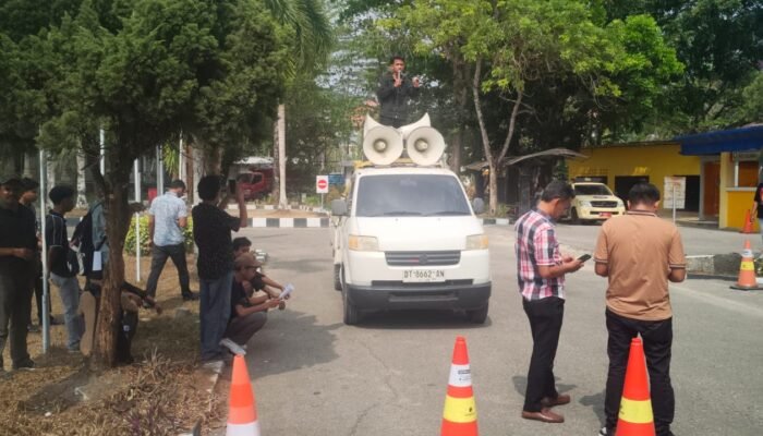 Mahasiswa FISIP UHO Demo di Rektorat, Soroti Dugaan Kejanggalan Dana Penelitian Internal Fakultas